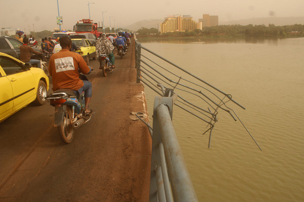 #Mali : Accident sur le pont des Martyrs : Un véhicule saute dans le fleuve