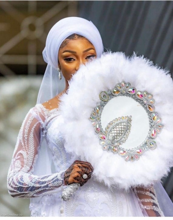#Mali : Éventail de mariage : Une valeur ajoutée au look de la mariée