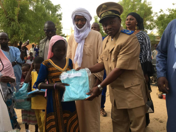 #Mali : Fête de tabaski à Niafunké : Des habits neufs pour 30 enfants déplacés