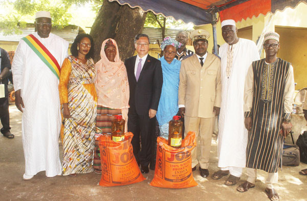 #Mali : Don de kits alimentaires : L’ambassade de Chine au secours des personnes vulnérables