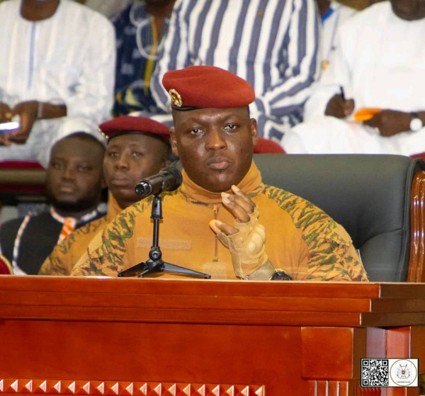 #Burkina Faso : Vers le retrait des permis miniers aux pays qui refusent de vendre du matériel militaire à l'État