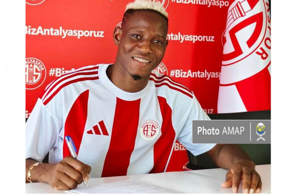 #Mali : Transfert : Moussa Djénépo prêté à antalyaspor