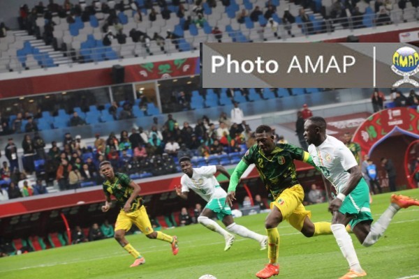 Les Aigles tombent les armes à la main