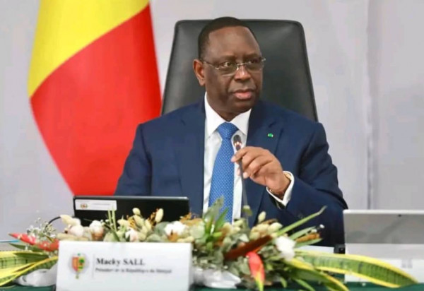 #Sénégal : Le président Sall dissout le gouvernement et fixe la présidentielle au 24 mars prochain