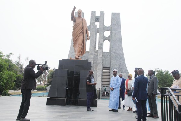 A Accra, le Premier ministre, Abdoulaye Maiga visite le Mémorial Kwame N’Krumah