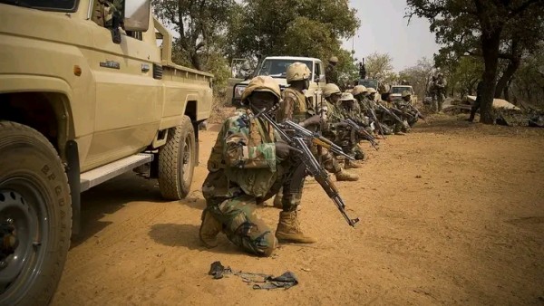 Axe Bougouni-Bamako : Vigoureuse riposte des FAMa suite aux tirs de terroristes contre un convoi de citernes