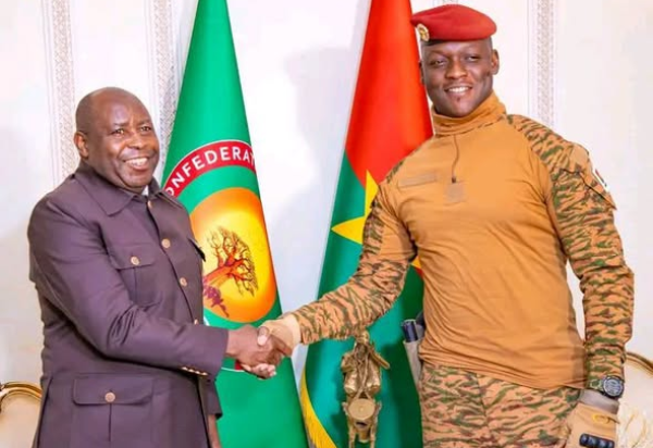 À l’heure du Mali : Palabres pour l’AES, entre pont et port